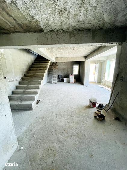 Casă cu 8 camere cu Teren 480 Mp în Tokai