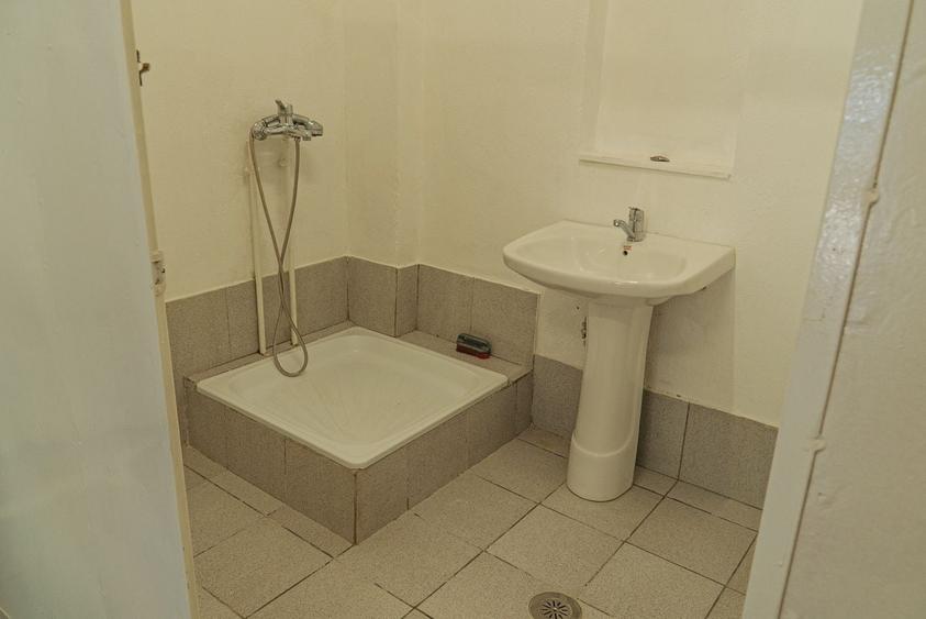 Casă cu 2 camere cu Teren 150 Mp în Băneasa