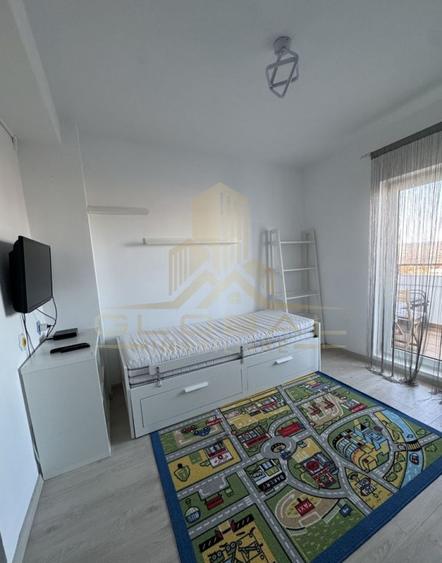 Apartament cu 3 camere semidecomandat, mobilat în Zorilor