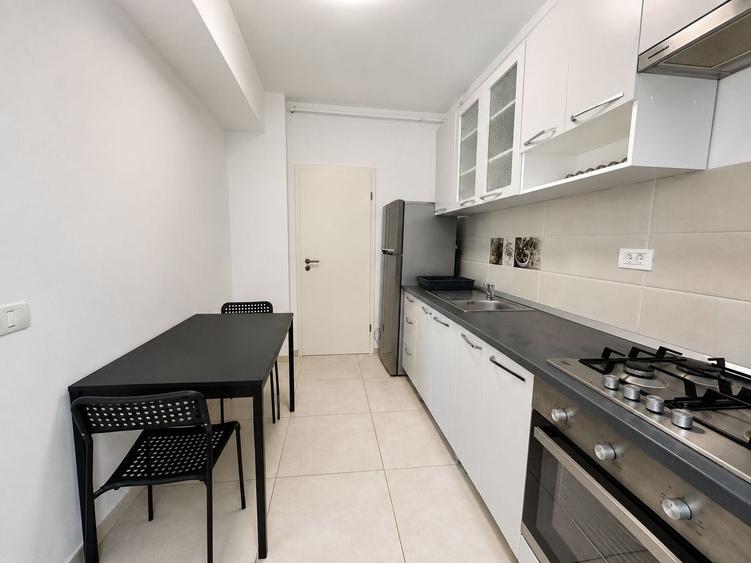 Apartament cu 2 camere decomandat, mobilat în Tractorul