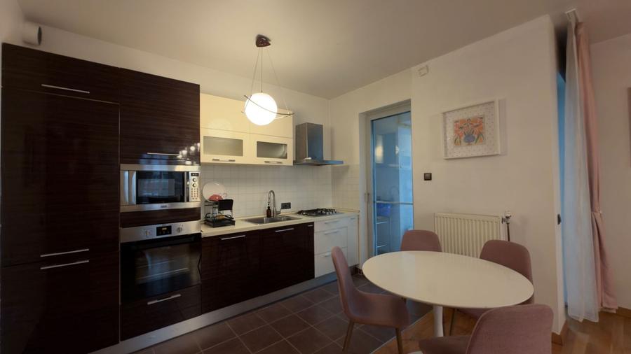 Apartament cu 2 camere decomandat în Văcăresti