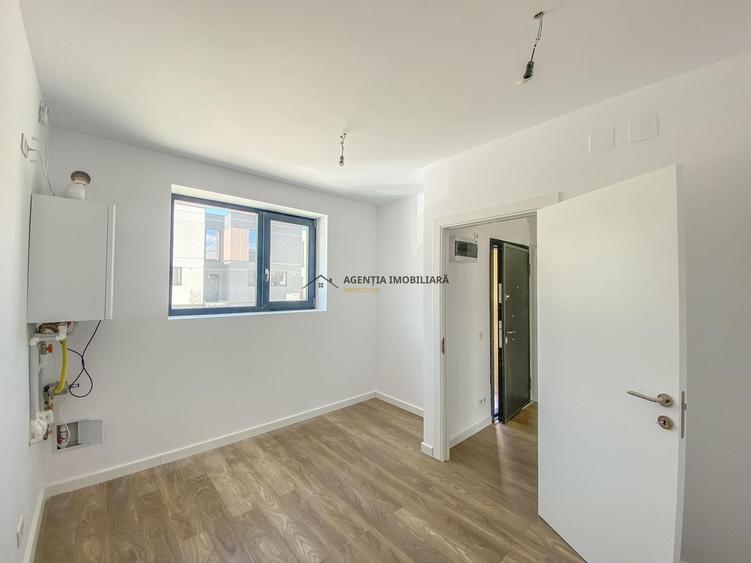 Duplex cu 4 camere cu Canalizare în Tunari
