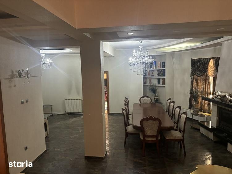 Casă cu 6 camere cu Teren 1000 Mp în Central