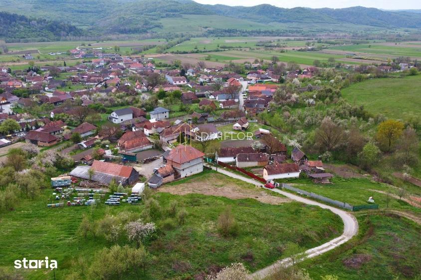 Teren de 3033 mp, în Criș