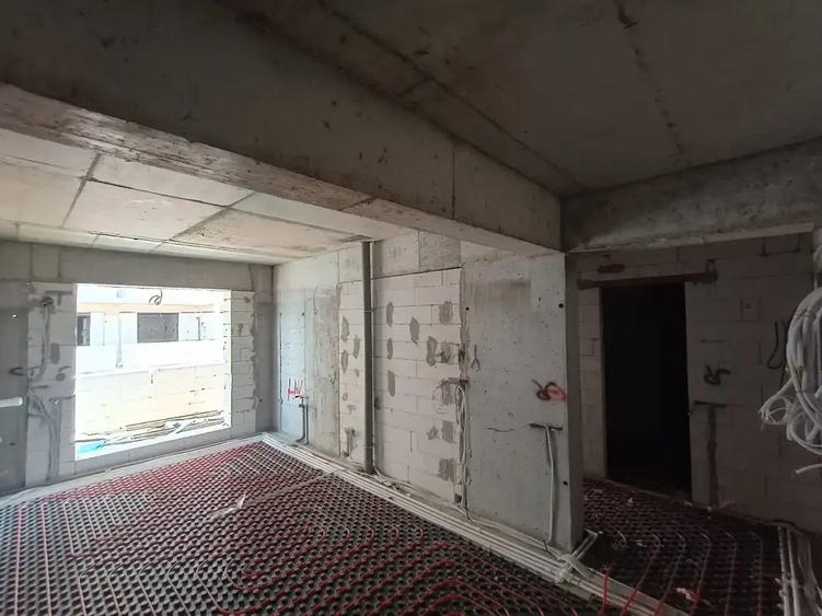 Apartament cu 4 camere decomandat în Theodor Pallady