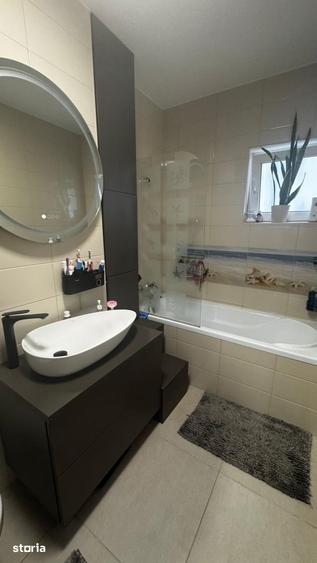 Apartament cu 3 camere decomandat în Terezian