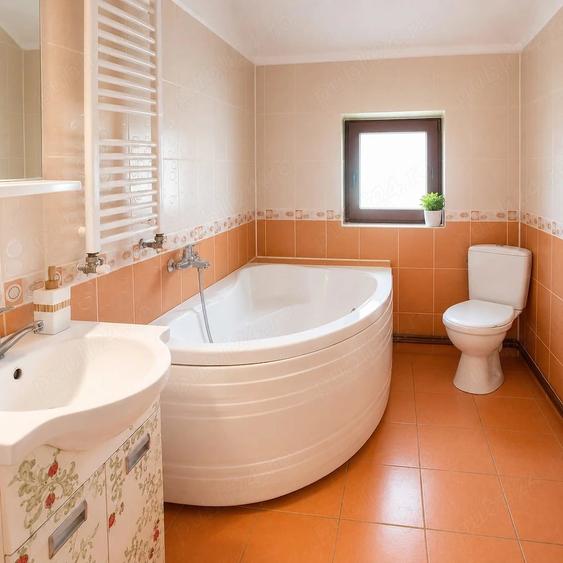 Casă cu 6 camere cu Teren 1100 Mp în Poiana