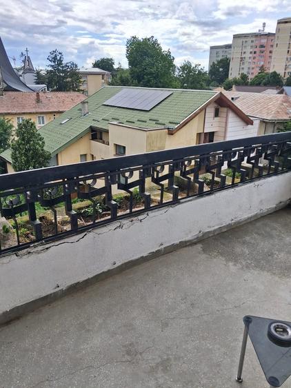 Apartament cu 4 camere decomandat în Central