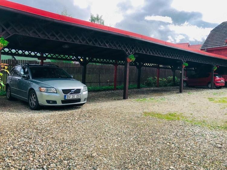 Casă cu 9 camere cu Teren 1500 Mp în Moieciu