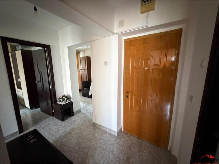 Apartament cu 3 camere decomandat în Sud