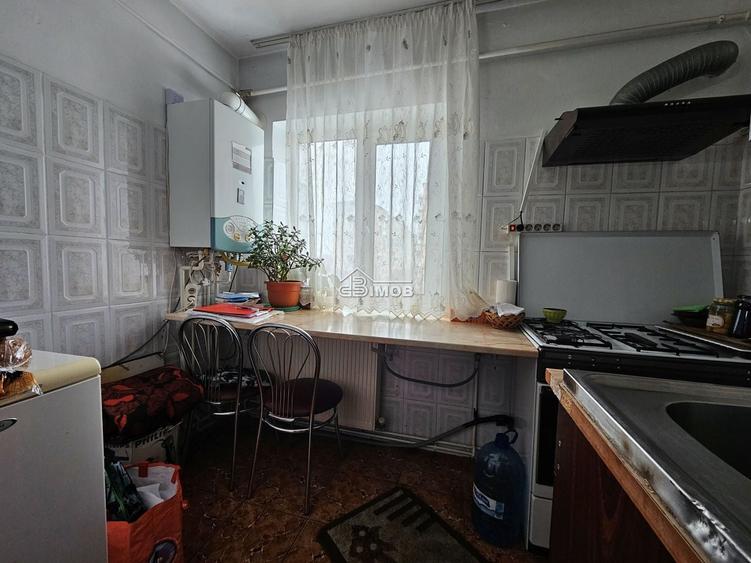 Apartament cu 3 camere semidecomandat în Micro 5