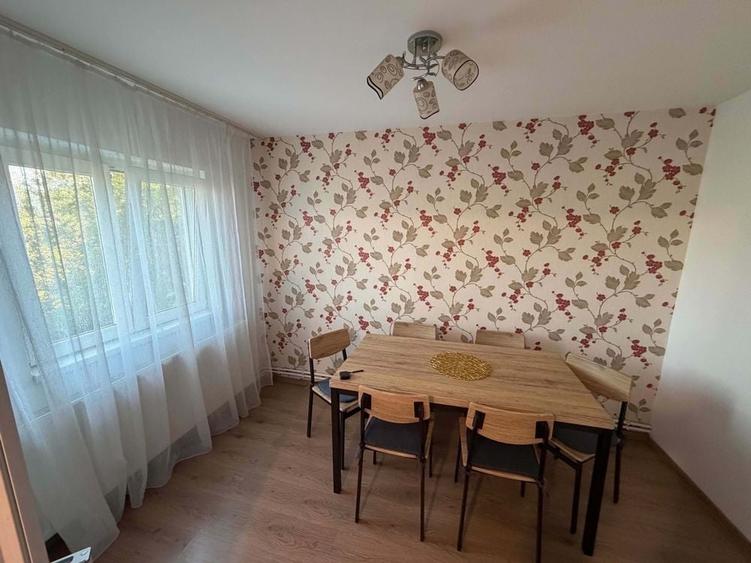 Apartament cu 3 camere decomandat în Exterior Vest