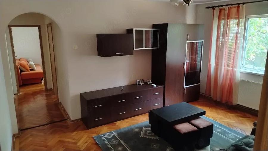 Apartament cu 3 camere semidecomandat în Olimpia-Stadion
