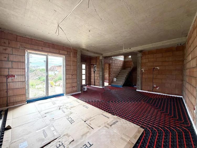 Casă cu 4 camere cu Teren 411 Mp în Sânandrei