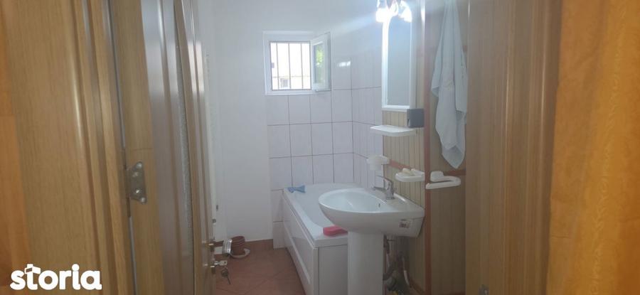 Apartament cu 3 camere decomandat, mobilat în Central