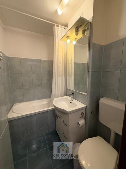 Apartament cu 2 camere decomandat în Victoriei