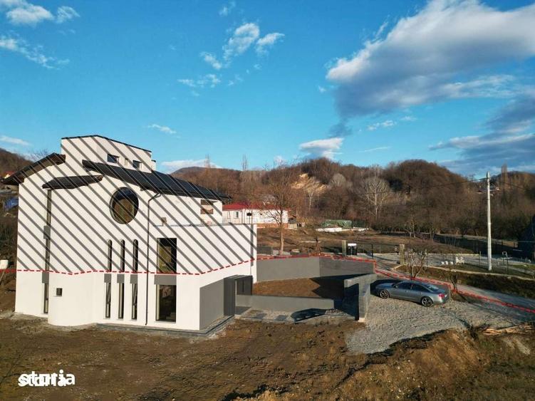 Casă cu 4 camere cu Teren 400 Mp în Vlădești