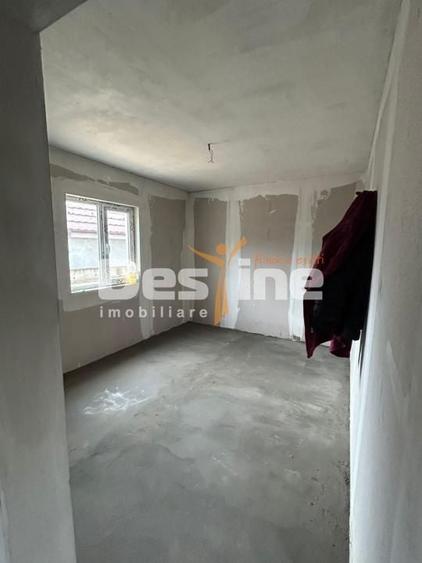 Casă individuală cu 5 camere cu Canalizare în Lumina