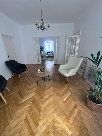 Apartament cu 3 camere circular, mobilat în P-ța Unirii