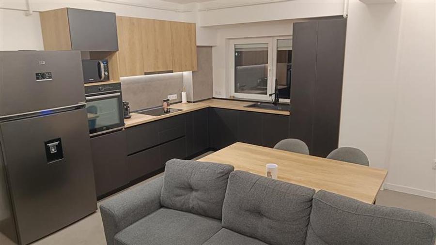 Apartament cu 3 camere circular, mobilat în Florești