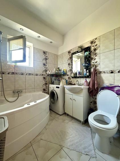 Apartament cu 3 camere decomandat, mobilat în Florești