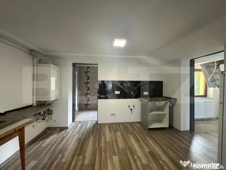 Casă cu 7 camere cu Canalizare în Central