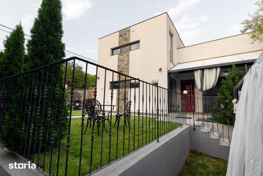 Casă cu 5 camere cu Teren 450 Mp în Central