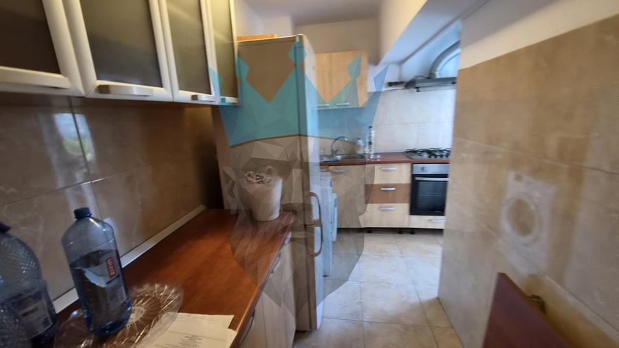 Apartament cu 3 camere decomandat, mobilat în P-ța Alba Iulia