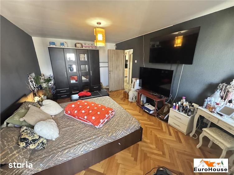 Apartament cu 3 camere decomandat în Cetate