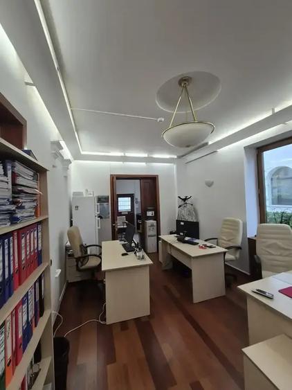 Casă cu 12 camere cu Canalizare în Dorobanți