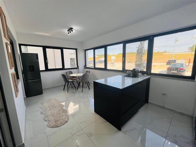 Apartament cu 2 camere semidecomandat, mobilat în Calea București
