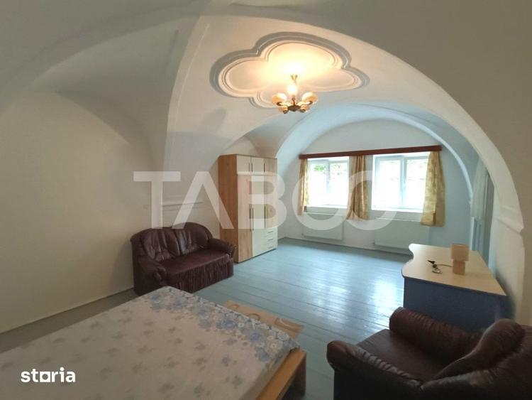 Apartament cu 3 camere semidecomandat în Orașul de Jos