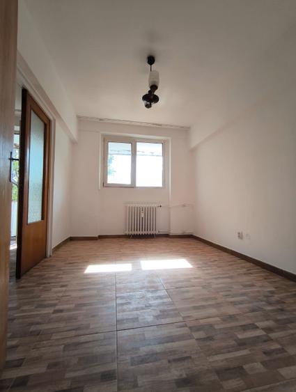 Apartament cu 3 camere decomandat în Drumul Taberei