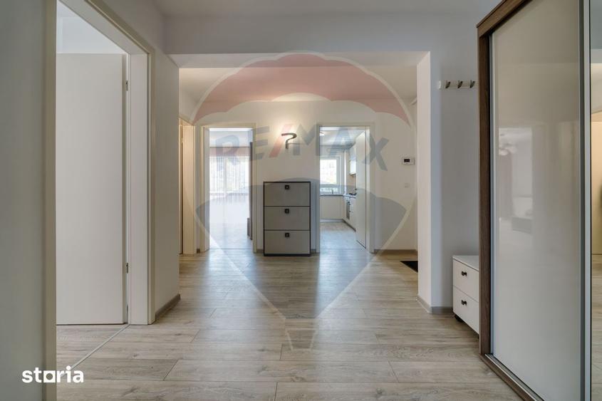 Apartament cu 3 camere decomandat, mobilat în Tractorul