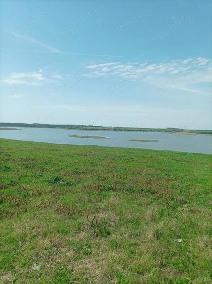 Teren de 2100 mp, în Valea Argovei