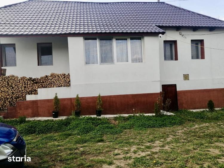 Casă cu 4 camere cu Teren 900 Mp în Sânmihaiu Almașului