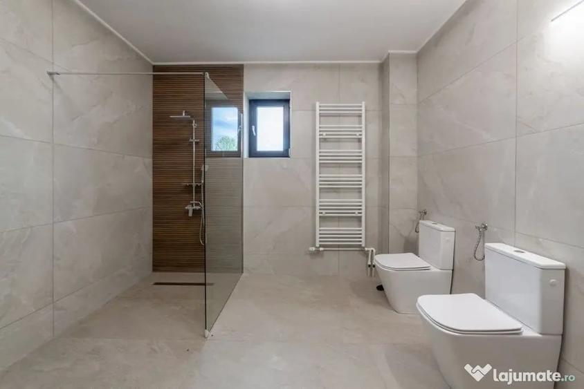 Casă cu 8 camere cu Teren 1000 Mp în Central