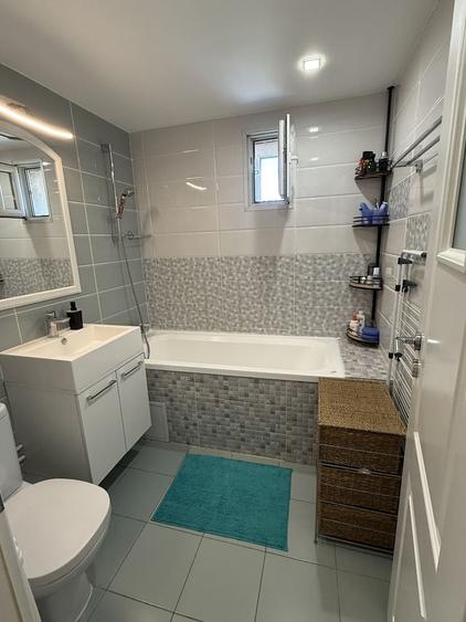 Apartament cu 4 camere semidecomandat în Fizicienilor