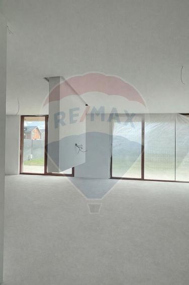 Casă individuală cu 5 camere cu Piscina în Central