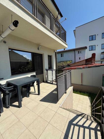 Apartament cu 3 camere decomandat în Cârcea