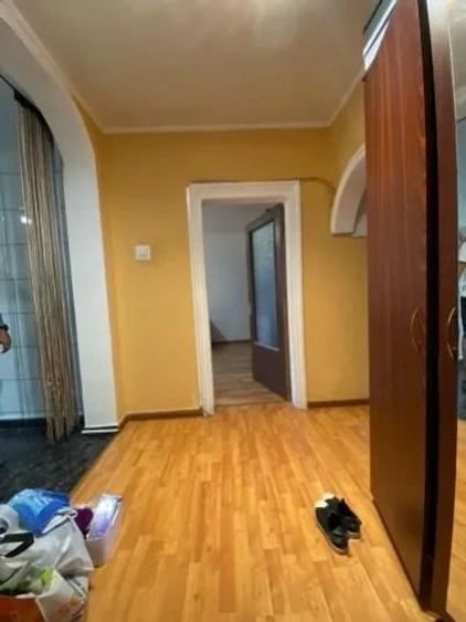 Apartament cu 3 camere decomandat în Berceni
