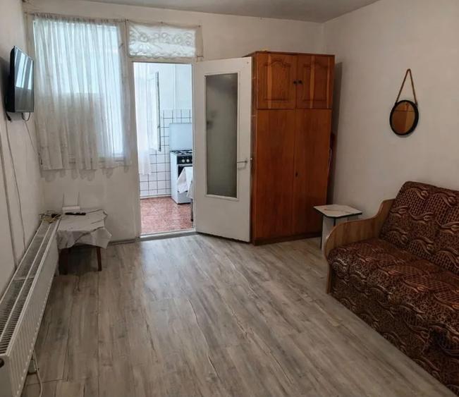 Garsonieră decomandată în Noua
