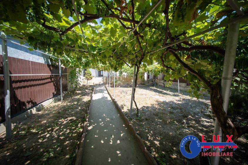 Casă cu 2 camere cu Teren 295 Mp în Babadag