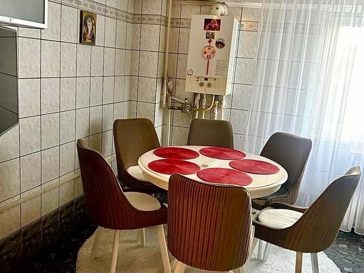 Apartament cu 4 camere decomandat în Burdujeni