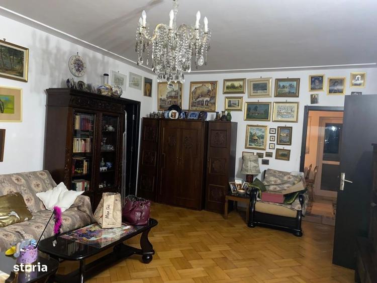 Apartament cu 4 camere semidecomandat în Universitate