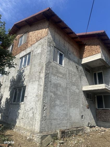 Casă cu 4 camere în Central