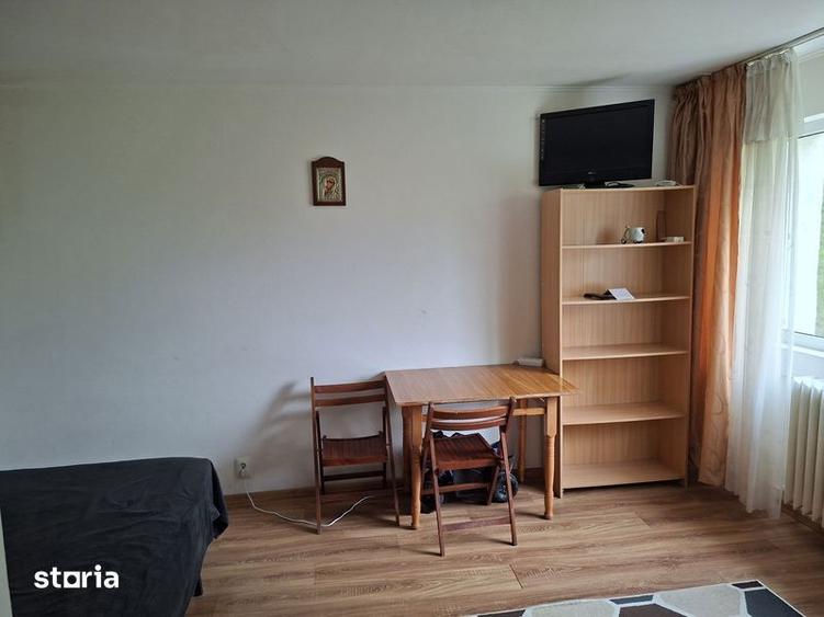 Garsonieră, mobilată în Titan