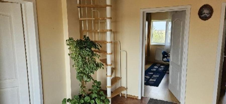 Casă individuală cu 5 camere cu Canalizare în Ciolpani