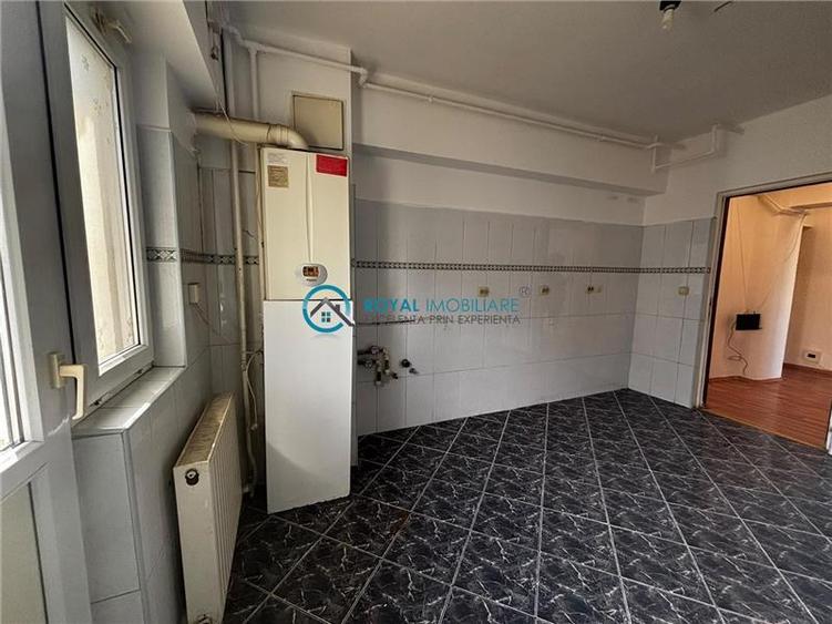 Apartament cu 3 camere decomandat în Republicii