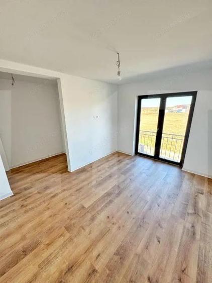 Casă cu 4 camere cu Teren 365 Mp în Moșnița Veche